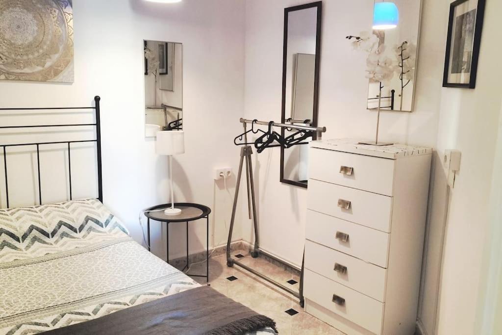 Bonito Apartamento De Dos Dormitorios En El Centro Y Calle San Miguel Torremolinos Exterior photo